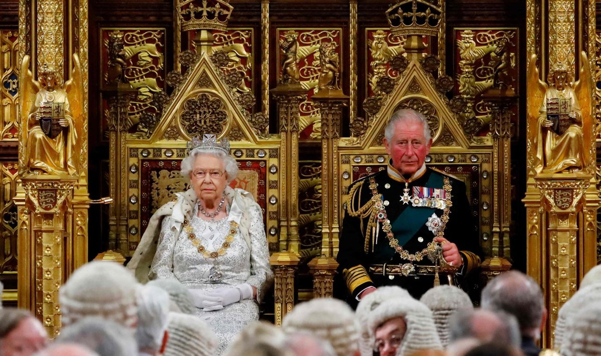 Elizabethi järel saaks riigipeaks prints Charles (paremal).
