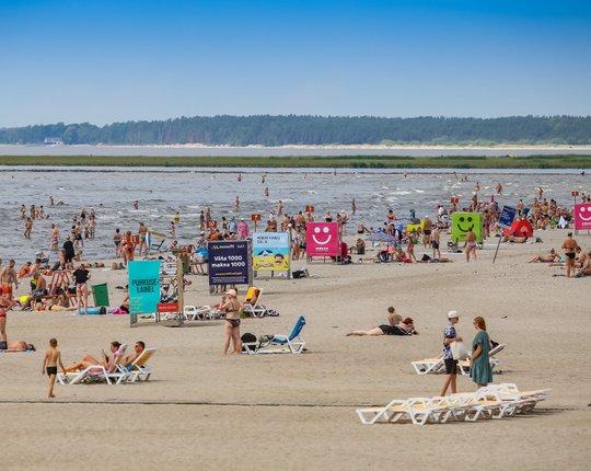 FOTOD | Pruuniks teiseks juuliks! Rahvas põgenes palaval suvepäeval Pärnu randa veemõnusid nautima