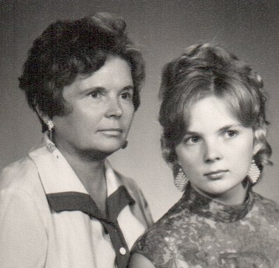 Ирина Ланг с мамой в детстве