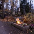 FOTOD ja VIDEO: Täna süüdati kalmistutel hingedepäeva puhul küünlaid