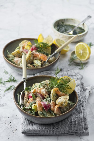 Suitsulõhe-karulaugupesto kartulisalat