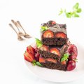 RETSEPTID | Maasikad viiel parimal moel: kohupiima- või šokolaadikoogi sisse, pannkoogile moosiks ning kisselliks ka