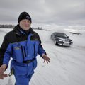 Alarmsõidukoolitaja annab nõu, kuidas talvise libedusega teel püsida