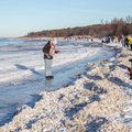 ФОТО | Необычное явление: побережье Пярнумаа "засыпало“ ледяными шарами