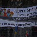 FOTOD | Nõmme Kalju ei lubanud jalgpallifännidel Putinit kritiseerivat plakatit tribüünile tuua