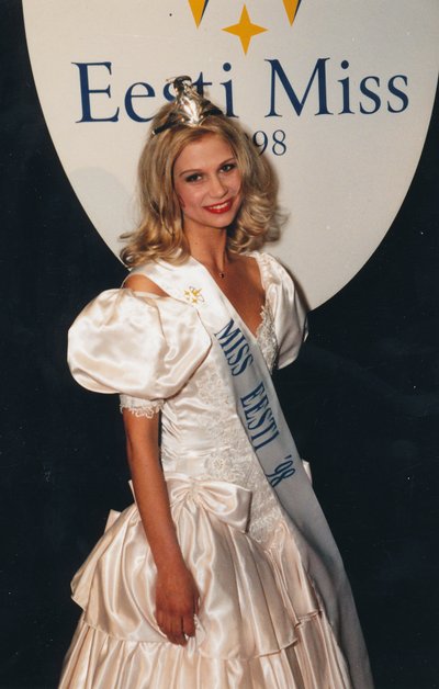 23 AASTAT TAGASI Karin võitis Eesti Missi tiitli.