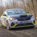 Opel paigaldas eletriralliautole unikaalse süsteemi, mis lahendab turvareeglitega vastuollu läinud heliprobleemi