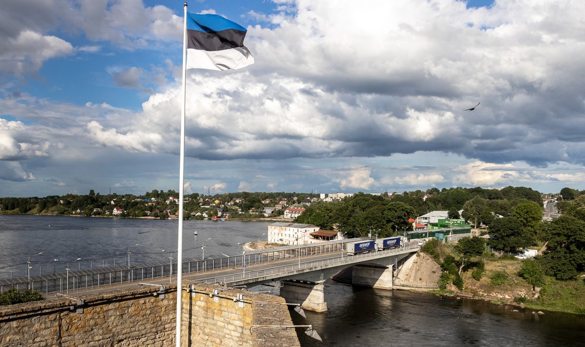 Narva Sõpruse silda mööda käib vilgas liiklus Venemaalt Euroopa Liitu ja kaugemalegi.