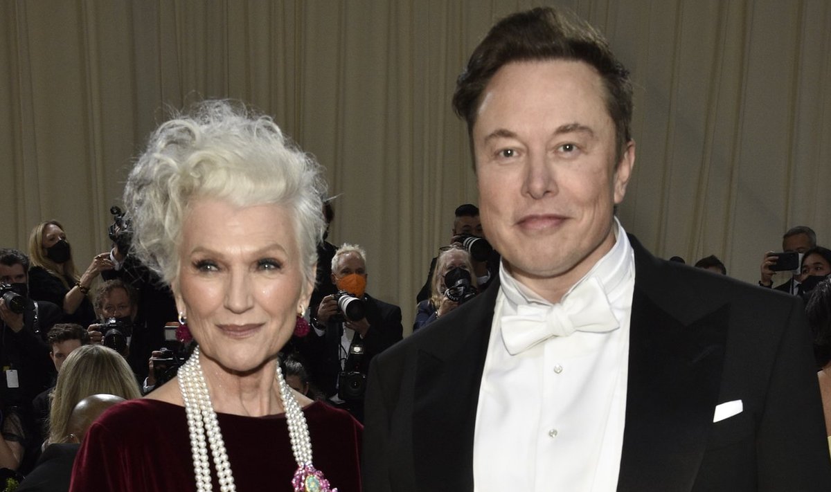 Elon Musk võttis ema Maye tänavu mais toimunud MET Galale kaasa.