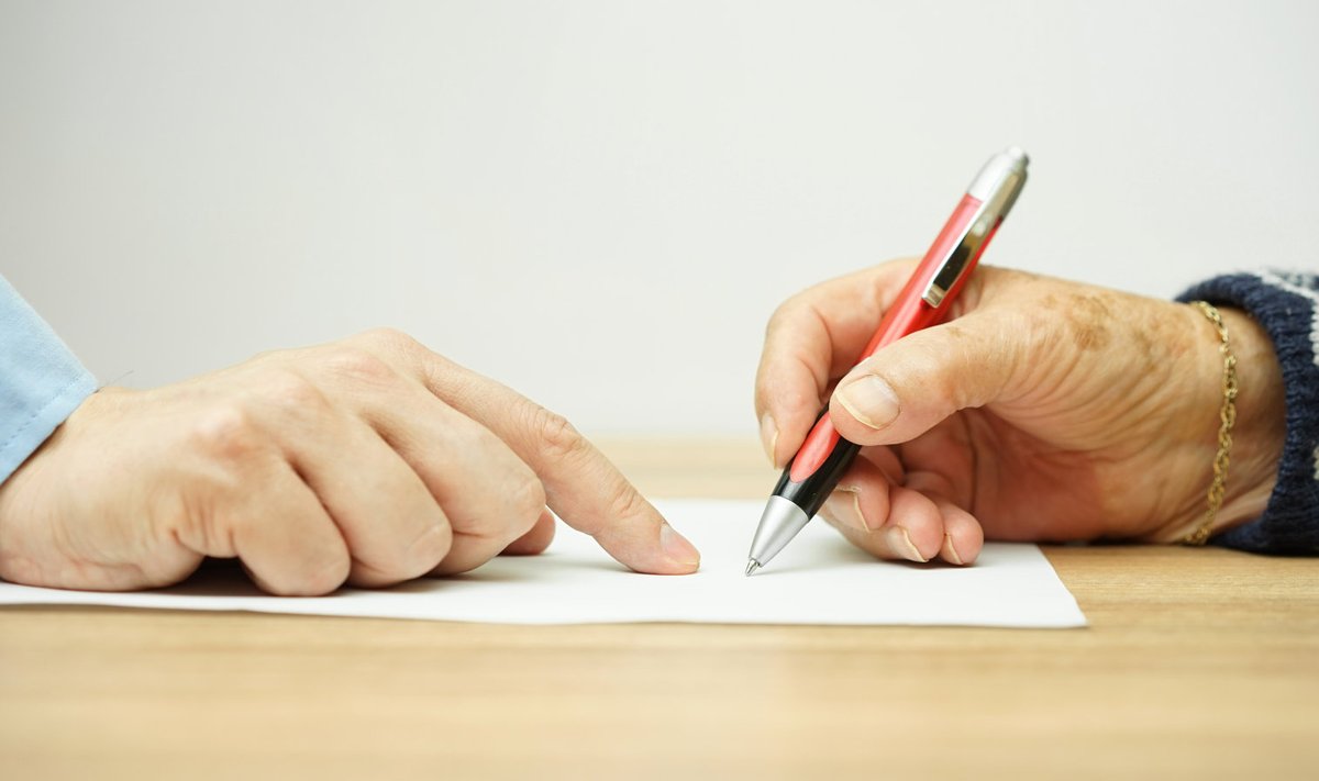 Vanemale inimesele võib põhjustada raskusi ka mitme sarnase allkirja kirjutamine. 