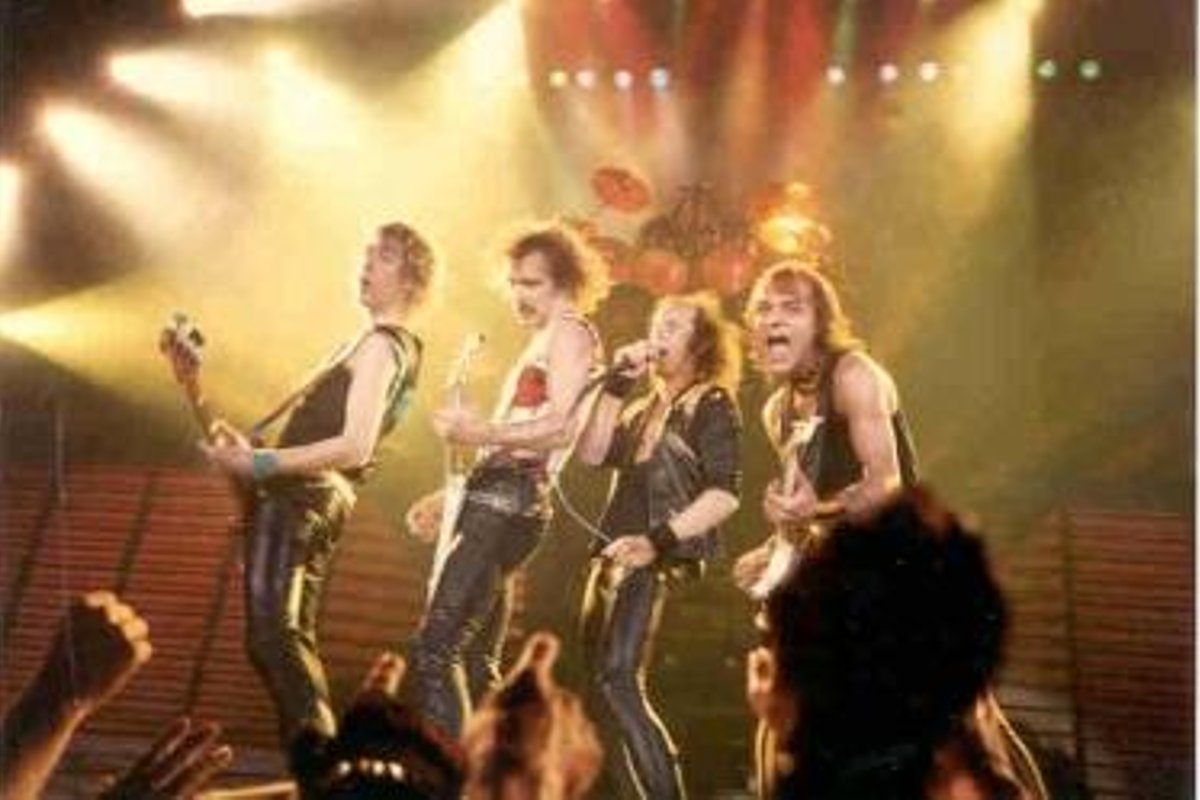 First sting. Scorpions 1984. Группа скорпионс 1984. Scorpions 80. Scorpions 1984 фото.