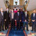 ERRi uudistejuht Anvar Samost keeldus presidendi ja peatoimetajate foto tegemisel maski kandmisest