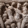 Эрмитаж получил официальную жалобу о развратном влиянии обнаженных скульптур на детей