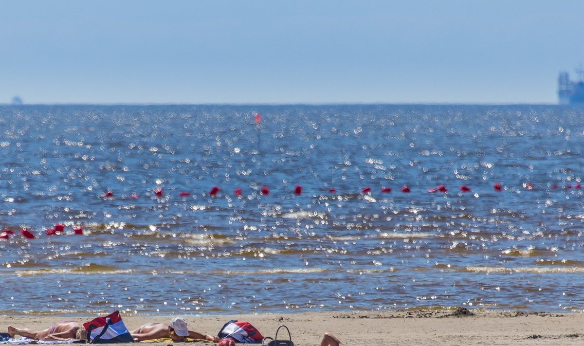 Pärnu rannas läheneb veetemperatuur 20 kraadile.
