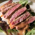 HOTELLITOA KOKANDUS: Kuidas küpsetada hotellitoas vaid triikrauaga täiesti talutav steik