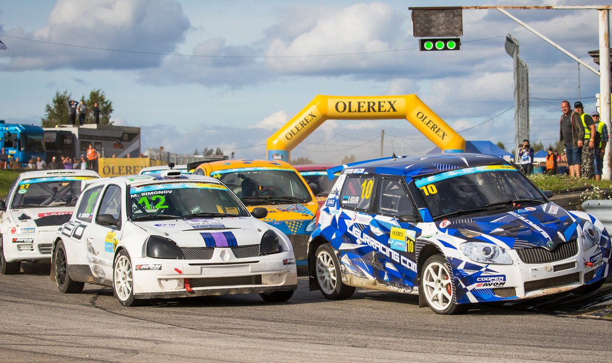 Super1600 klaasi võistlus: Ligur (#10), Simonov (#12), Reunanen (#48) ja Muru (#27).
