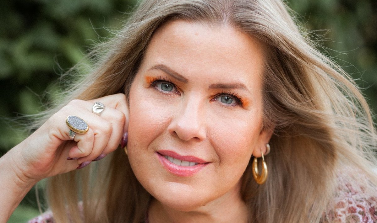 Kristi Luik on USAs elav kolumnist, kelle sulest on Eestis ilmunud raamat “Veidrike printsess”. Tema lapsed on kooliealiseks sirgunud ja Kristi mõtteis mõlgub plaan koos perega vähemalt aastaks Eestisse kolida – tema süda on just siin.