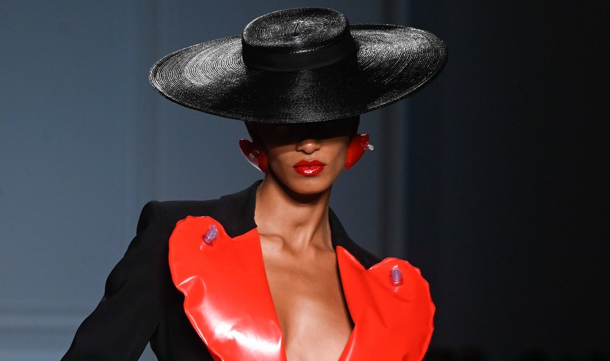 SUUR SÜDA Moschino näitas Milano moenädalal, et sel kevadsuvel on süda omal kohal.