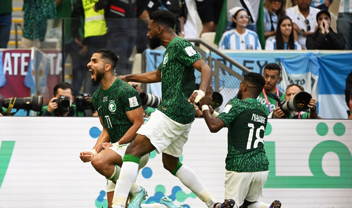 Saudi Araabia mängijad juubeldavad