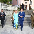 FOTOD | Kui vanast saab uus: president Kersti Kaljulaid kannab tänasel vastuvõtul kangajääkidest õmmeldud šikki õhtukleiti