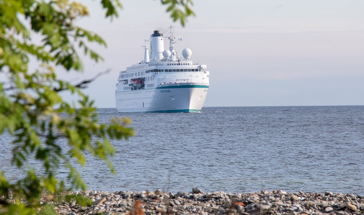 Saaremaa sadamasse saabus turismilaev Deurschland