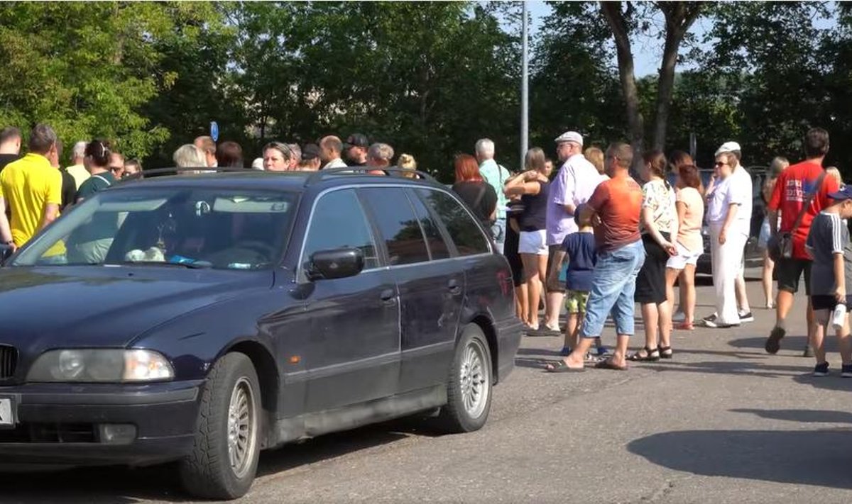 Во время начала регистрации машин для участия в несостоявшемся автопробеге