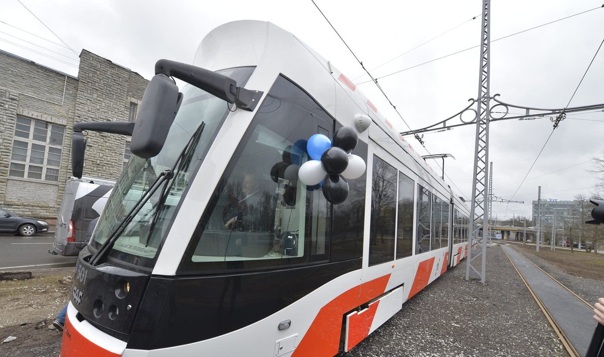 ILUS, KUID VIGANE: Uus tramm näeb välja nagu "välismaa", aga läheb pidevalt katki.