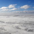 С 4 января на лед Чудского озера можно выезжать на легких транспортных средствах