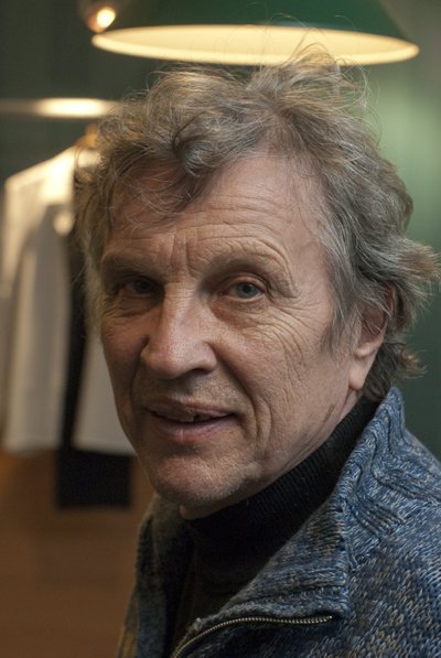 Õpetajat, filosoofi, tõlkijat, luuletajat – Meistrit – kehastab Aleksander Eelmaa.