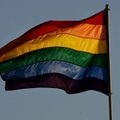USA suursaatkond heiskab rahvusvahelise homofoobia vastu võitlemise päeva puhul vikerkaarelipu