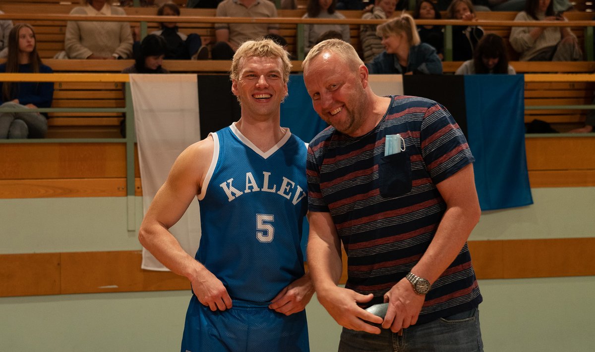Kalevi filmis Aivar Kuusmaa mängiv Reimo Sagor (vasakul).