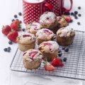 RETSEPT | Mõnusad maasikamuffinid rabarberi ja martsipaniga