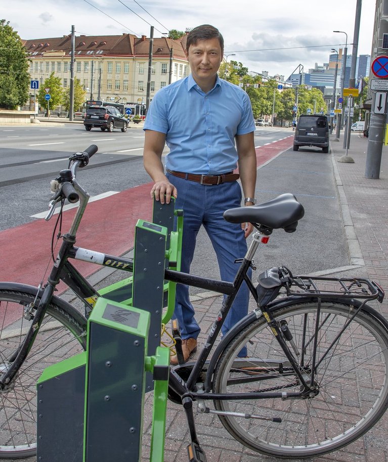 Kõlvart: “Linnaruum ongi piiratud – meil ei ole võimalik seda rattatee ehituseks kusagilt juurde tuua.”