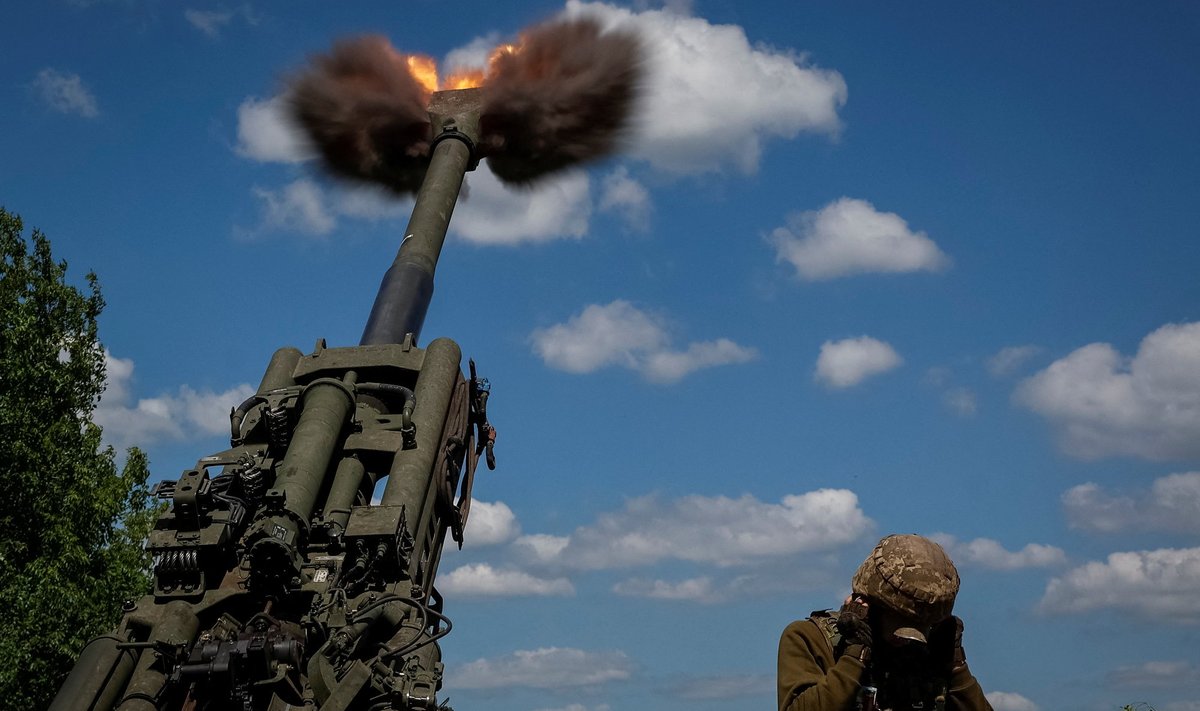 KAHURITELE PUHKUST EI ANTA: Vene armee üritab Ukrainat Donbassis rünnata igast ilmakaarest. Pildil Ukraina suurtükk M777.