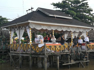 “Warong Bang Amat” - hommikusöögirestoran ujuval turul, kus pakutakse Lõuna-Kalimantani kihvtimat toitu - Soto Banjar'i
