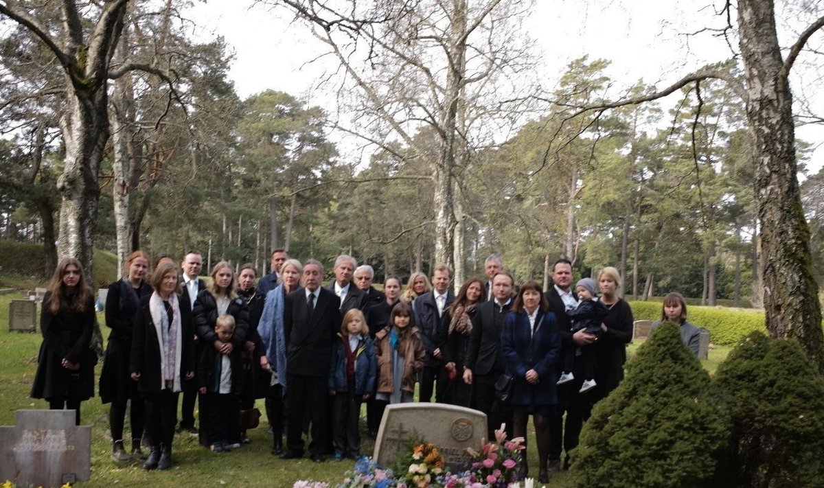 ПРОВОДЫ: Похороны Хельве Поска. 95-летняя Поска умерла вследствие коронавируса в Швеции 14 апреля. Фото: личный архив