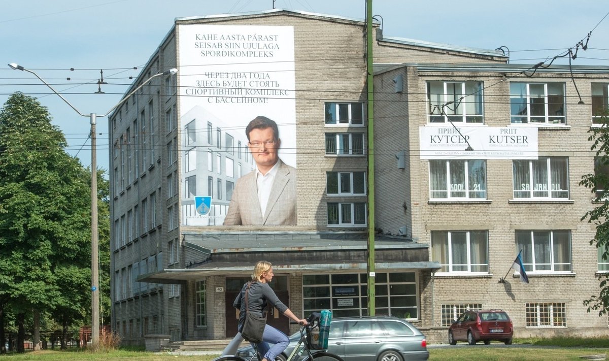 Nelja aasta eest leidsid osad Tallinna keskerakondlastest ametnikud, et raha nappusel võib enesele valimisreklaami teha ka pealinna raha eest. Ujuda Sõle tänaval siiski veel ei saa, väike lootus on, et täpselt enne valimisi lastakse basseini vesi sisse.