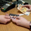 Платежи карточкой вытесняют наличные деньги? Имея при себе только наличку, можно остаться без покупки