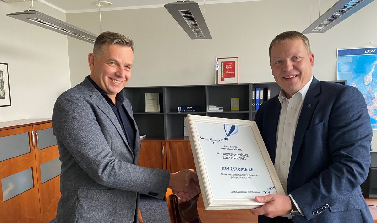 DSV Estonia – konkurentsivõimelisim transpordi- ja logistikaettevõte 2021. Pildil: Alvar Tõruke ja Mait Palts
