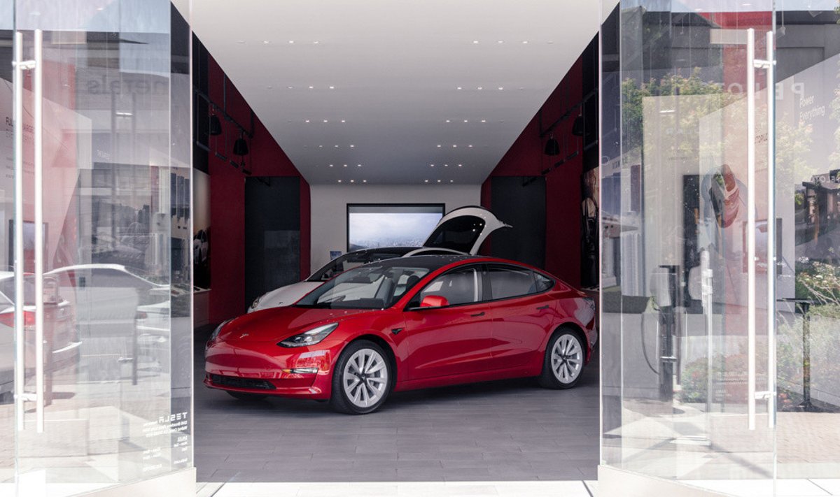 Viimase 12 kuuga on Tesla tarbijatele toimetanud umbes 1,1 miljonit sõidukit.