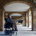 Stephen Hawking maetakse Newtoni ja Darwini lähedusse