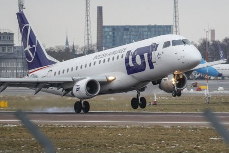 Lennukid maandumas külgtuules Tallinna