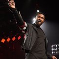 FOTOD: Räppar Usher pistis telefoni palja naise jalgade vahele laadima