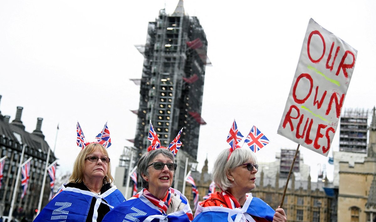 Brexiti toetajad 2020. aasta jaanuaris oma soovi teostumist tähistades. Vaidlused jätkuvad aga ka juba sõlmitud lepete üle.