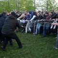 Venemaal Jekaterinburgis võitlevad inimesed katedraali ehitamise vastu parki, kirik süüdistab usuvastasuses
