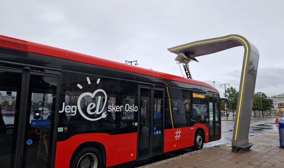 Bussi laadimine ühes Oslo ühistranspordi lõpp-peatustest täna hommikul