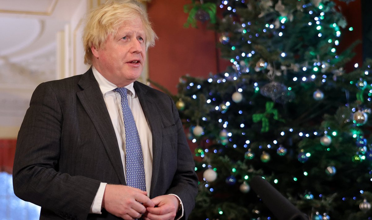 Boris Johnson jõulupöördumist lindistamas