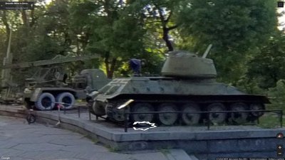 Мальчик на танке Т-34–85. За танком БМ-13 «Катюша» на базе ЗИС-151
