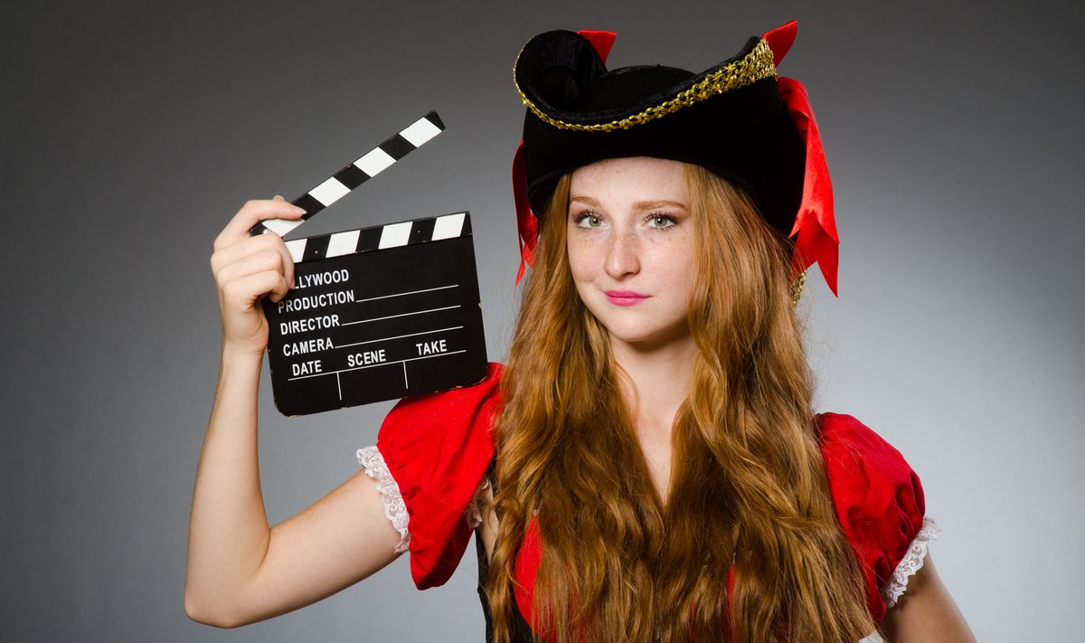 Woman,In,Pirate,Costume,-,Halloween,Concept