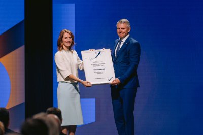 Peaminister Kaja Kallas ja konkurentsivõimelisima suurettevõtte Eesti Gaas juht Ants Noot